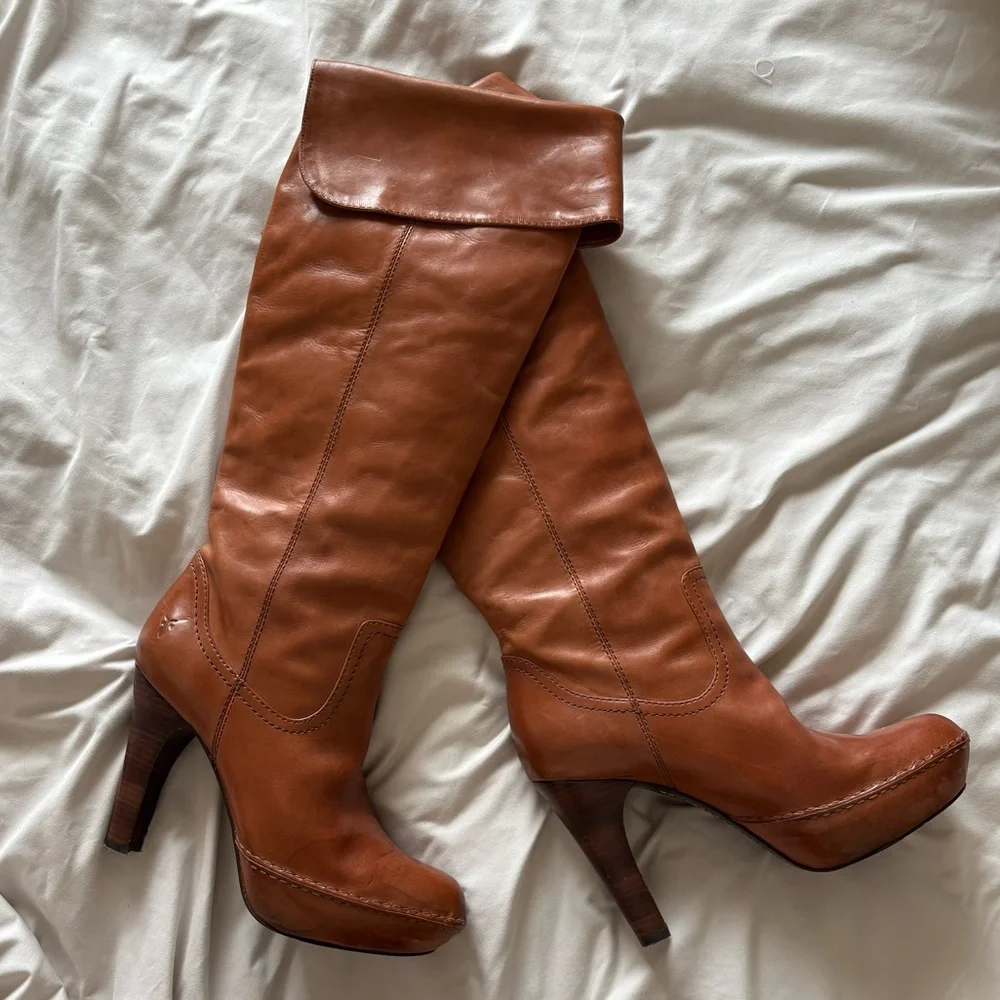 Frye Women’s Leather Anna Cuff Pull On Boots - Picture 8 of 11